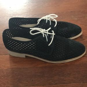 NINE WEST black suede net oxfords 7